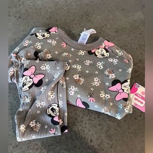 NWT Minnie Mouse long sleeve sweatshirt and pants.